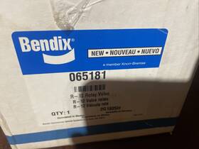 Bendix 065181 Air Brake Relay Valve R 12 Vertical Delivery Ports 5.5 Psi