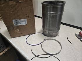 Detroit Diesel A4720111910 Genuine Oem Cylinder Liner Kit For Dd15 Read Ad