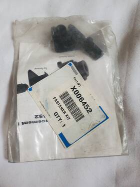 Donaldson X006452 Paccar Is A Epg Series Air Cleaner Fastener Kit. New In Bag