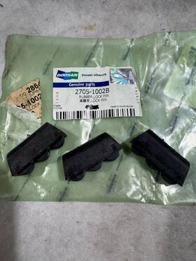 2705-1002b Doosan Rubber Lock P Inch Lot Of 3 2705-1002b Doosan Rubber Lock P Inch Lot Of 3