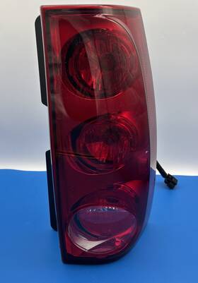 Eagle Eye Gm391-b000r For 2007-2011 Gmc Yukon Xl 2500 Passenger Tail Light