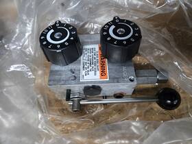 Fisher 2ffl12d6664 Dual Flow Hydraulic Spreader Control Valve / Western 95245 Meyer 62213