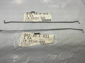 Freightliner 18-69145-000 Lot Of 2 Lh Door Latck And Lock Rods 18-69152-000