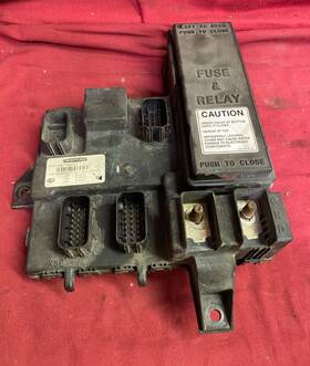 A06-75982-004 Freightliner A067982004 Sam Fusebox Fuse Box Power Distrution Module 10 Frt # Ar9412 A06-75982-004 Freightliner A067982004 Sam Fusebox Fuse Box Power Distrution Module 10 Frt # Ar9412