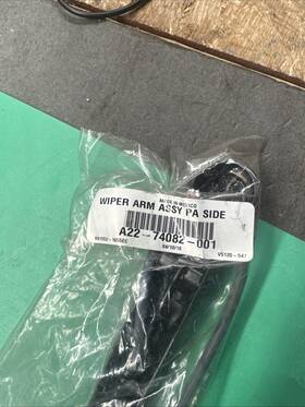 Freightliner A22-74082-001 Genuine New Oem Wiper Arm Passenger Right Ships Free