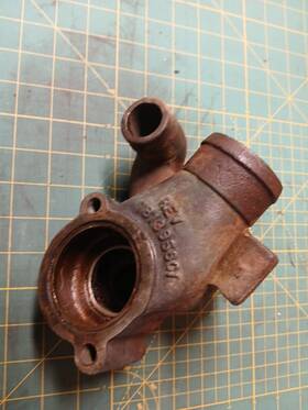 1813956c1 International # Dt360 Thermostat Housing