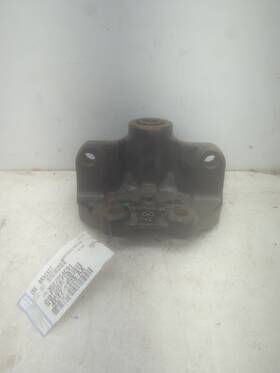 International 3527264c91 Front Spring Bracket