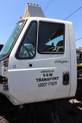 3687177w94e International 4300 Driver Door
