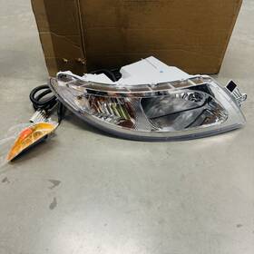 International 3765680c94 Genuine Navistar Right-hand Light Assembly Long Life