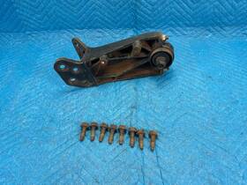 International 3844014c4 Prostar Lf627 Cab Mount Support With Bolts Passengers Side 2017 Oem