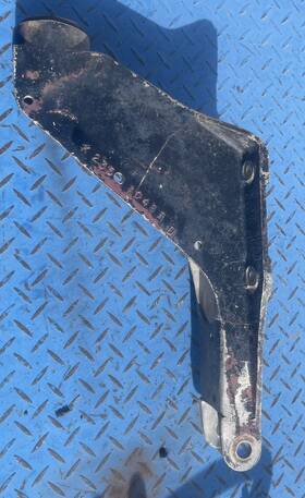 K235-1048r Kenworth W900a Rh Passenger Aluminum Front Cab Mount