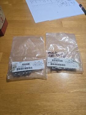 Mack 25109313 Fits Panel Fastener Screw Pack Of 19 Screws