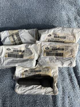 Mack 3398-w1205 Truck Wheel Studs Pt# 3398-w1205. Lot Of 5 . New Old Stock