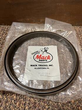 Mack 57gc186a New Genuine Truck Seal Kit