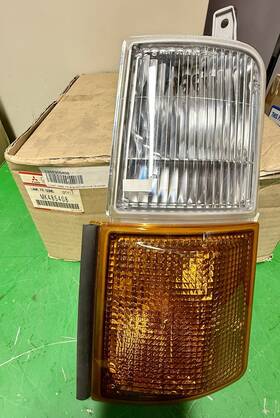 Mk485408 Mitsubishi Fuso Front Right Hand Combination Lamp Assembly Ships Fr