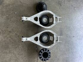 608a-173 Nissan Spring Holders