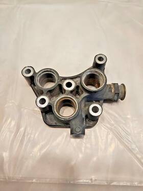 1889326 Paccar Mx13 Diesel Engine Fuel Diverter Housing Oem