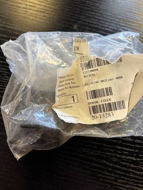 20-13283 Paccar Coat Hook
