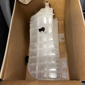 Paccar T1673009 Oem Genuine Parts Surge Tank Assy. Peterbilt Kenworth New