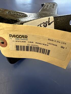 Peterbilt 14-15638l Cab Muffler Brackets New Oem