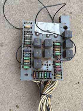 25347068 Peterbilt Used Fuse Box For 2003 379