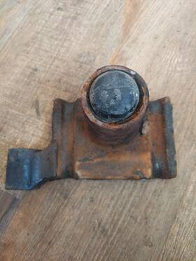 A16-15214000 Sterling A9500 Front Leaf Spring Plate Shock Mount Bracket Right A1615214000