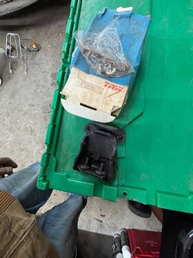 Trw 82285 Motor Mount 9w Same As Anchor 2285. Lot Of 2 Mounts