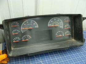 20543465-p03 Volvo 2006 Instrument Cluster 06257-008 12v