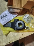 Meritor R806019A Clearance Sensing Slack Adjuster 1.5-28 Spline. Fixed Price $100.00.